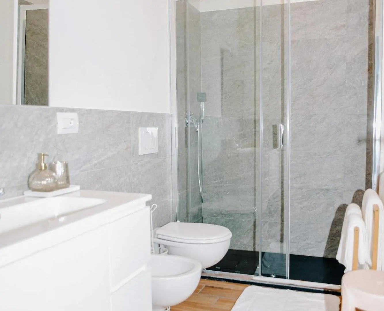 Lora Rose Suite ,Free Parking, Self Check In,2 Côme