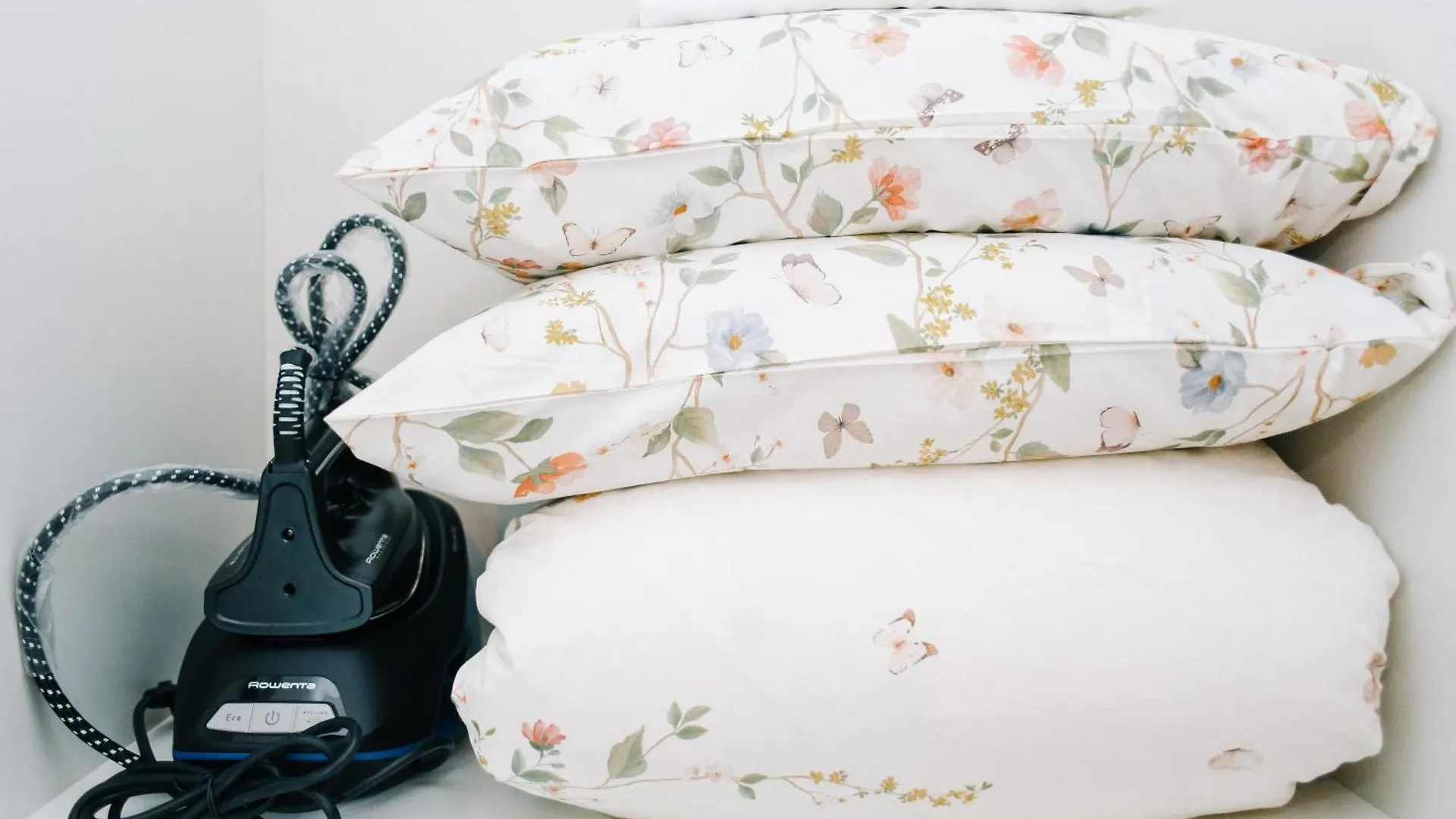 Lora Rose Suite ,Free Parking, Self Check In,2 Como Apartment