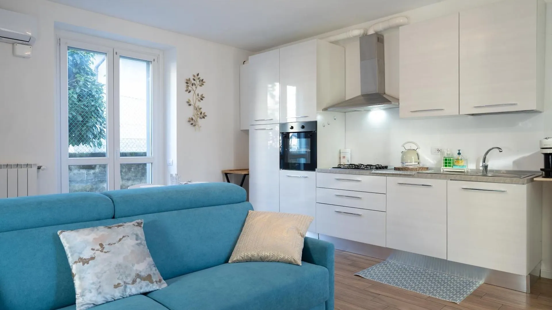 Lora Rose Suite ,Free Parking, Self Check In,2 contacts