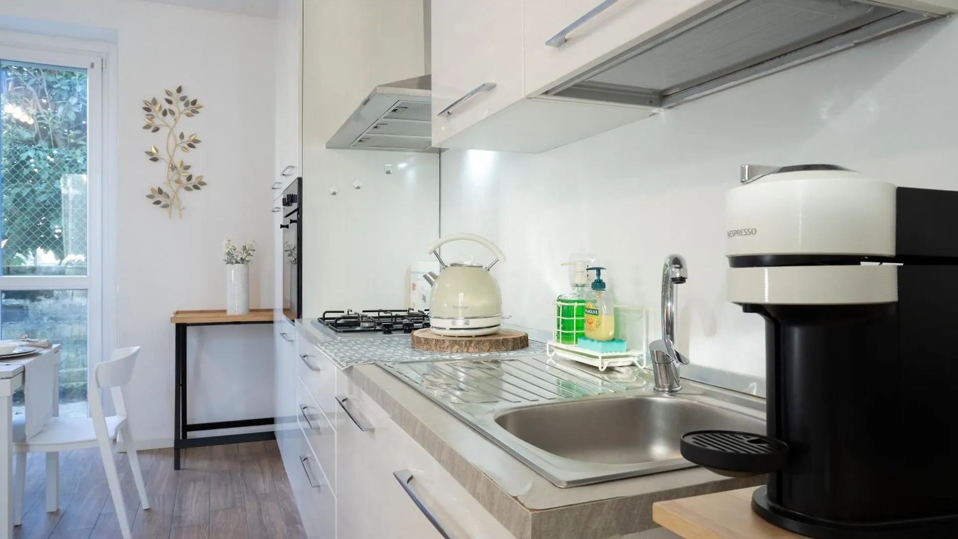 Lora Rose Suite ,Free Parking, Self Check In,2 Como